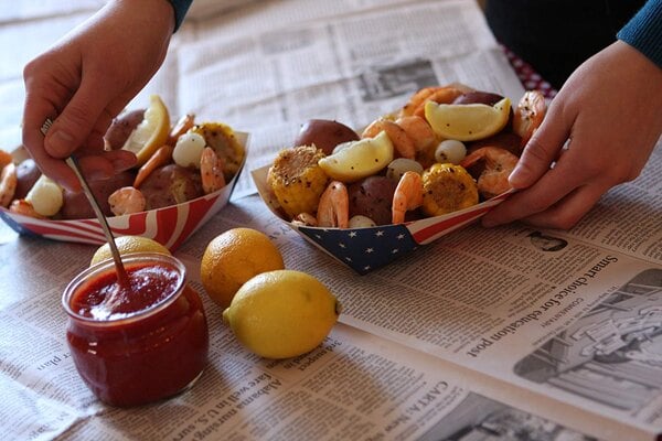Versatile 6 oz. Red Plaid Paper Food Trays - Perfect for Snacks and Sides